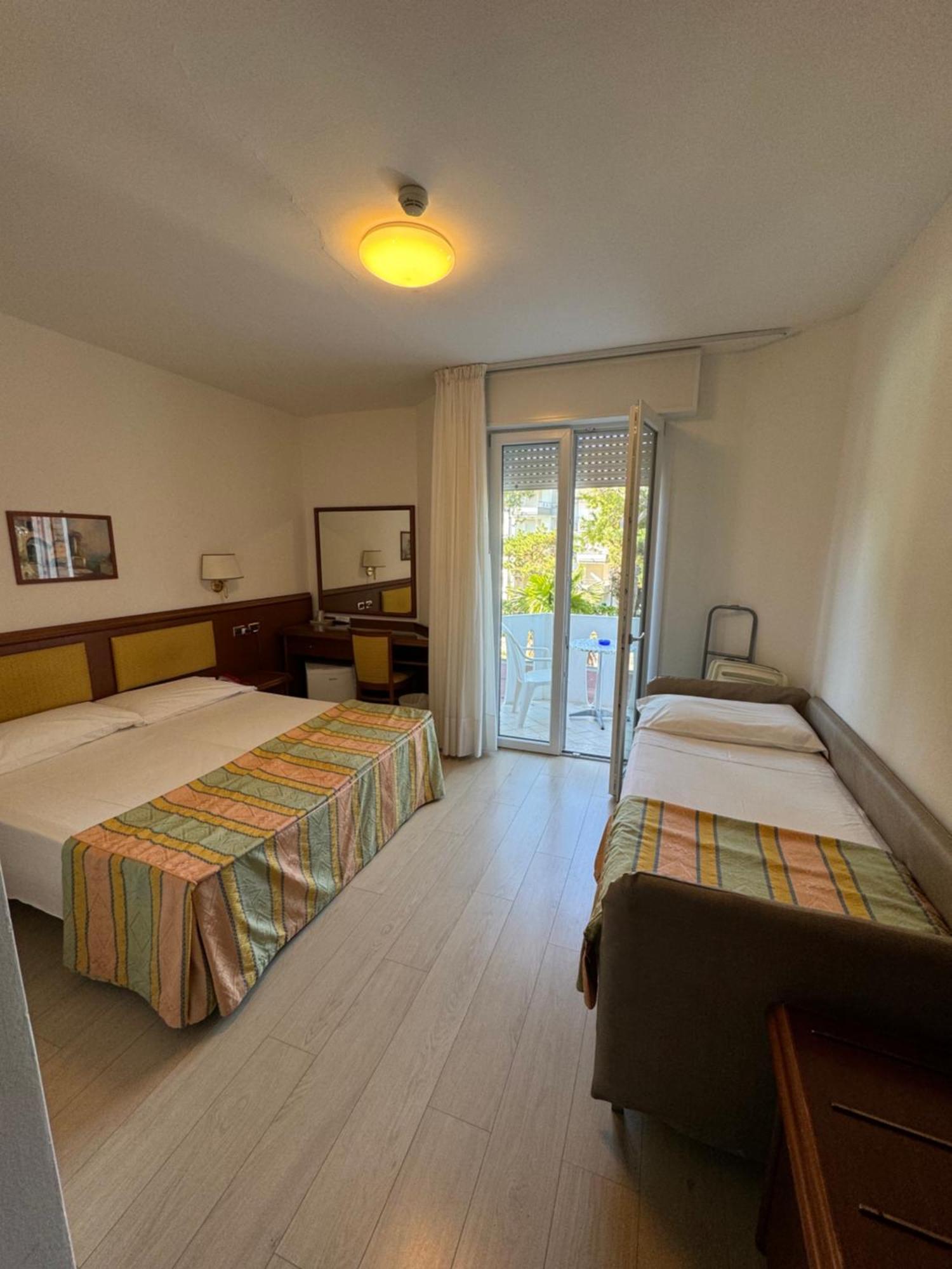 Hotel San Francisco Lignano Sabbiadoro Exterior photo